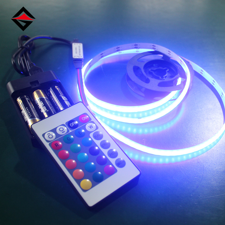 Fuera LED de mazorca RGB RGB con control remoto USB de 24 key y caja de batería